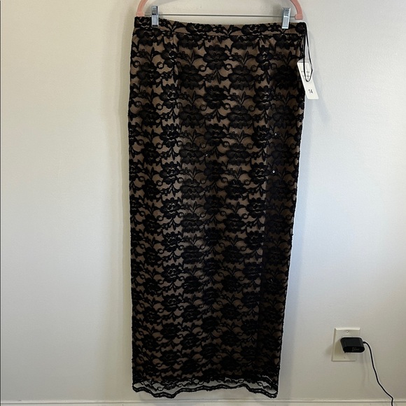 Sandra Darren Dresses & Skirts - Sandra Darren Black Lace Beaded Long Pencil Skirt